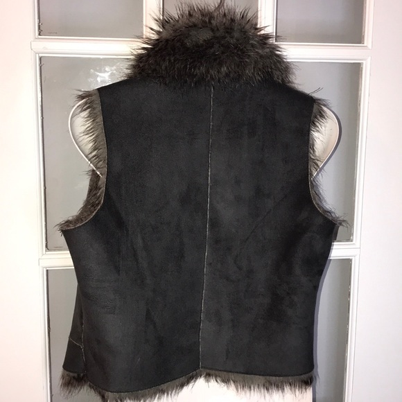 COLLECTIONS faux fur and faux suede vest size XS - Picture 4 of 13